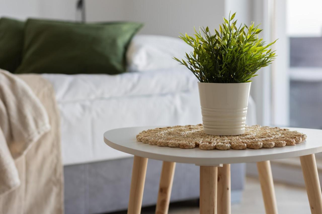 Ursus Sunny Studio For 4 Guests With Parking & Balcony By Noclegi Renters Varsó Kültér fotó