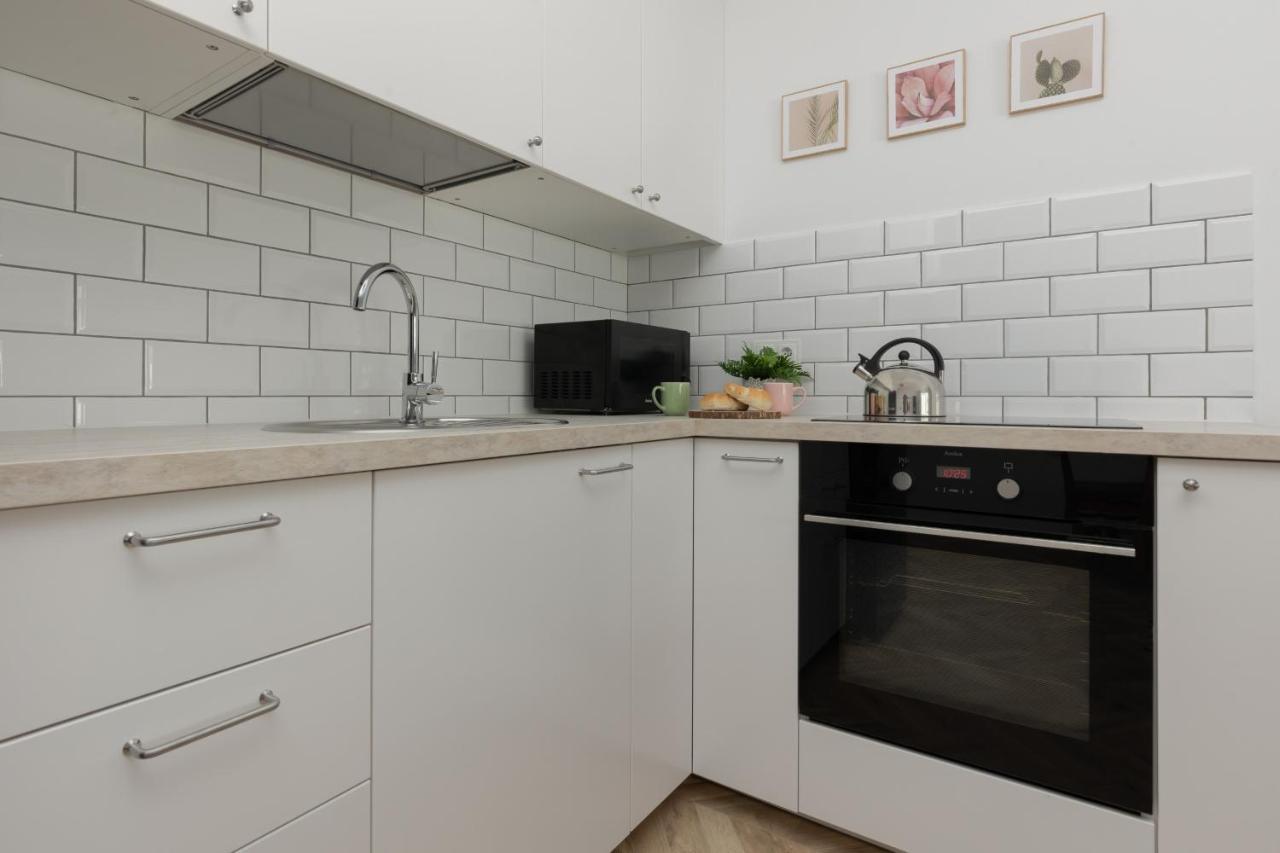 Ursus Sunny Studio For 4 Guests With Parking & Balcony By Noclegi Renters Varsó Kültér fotó