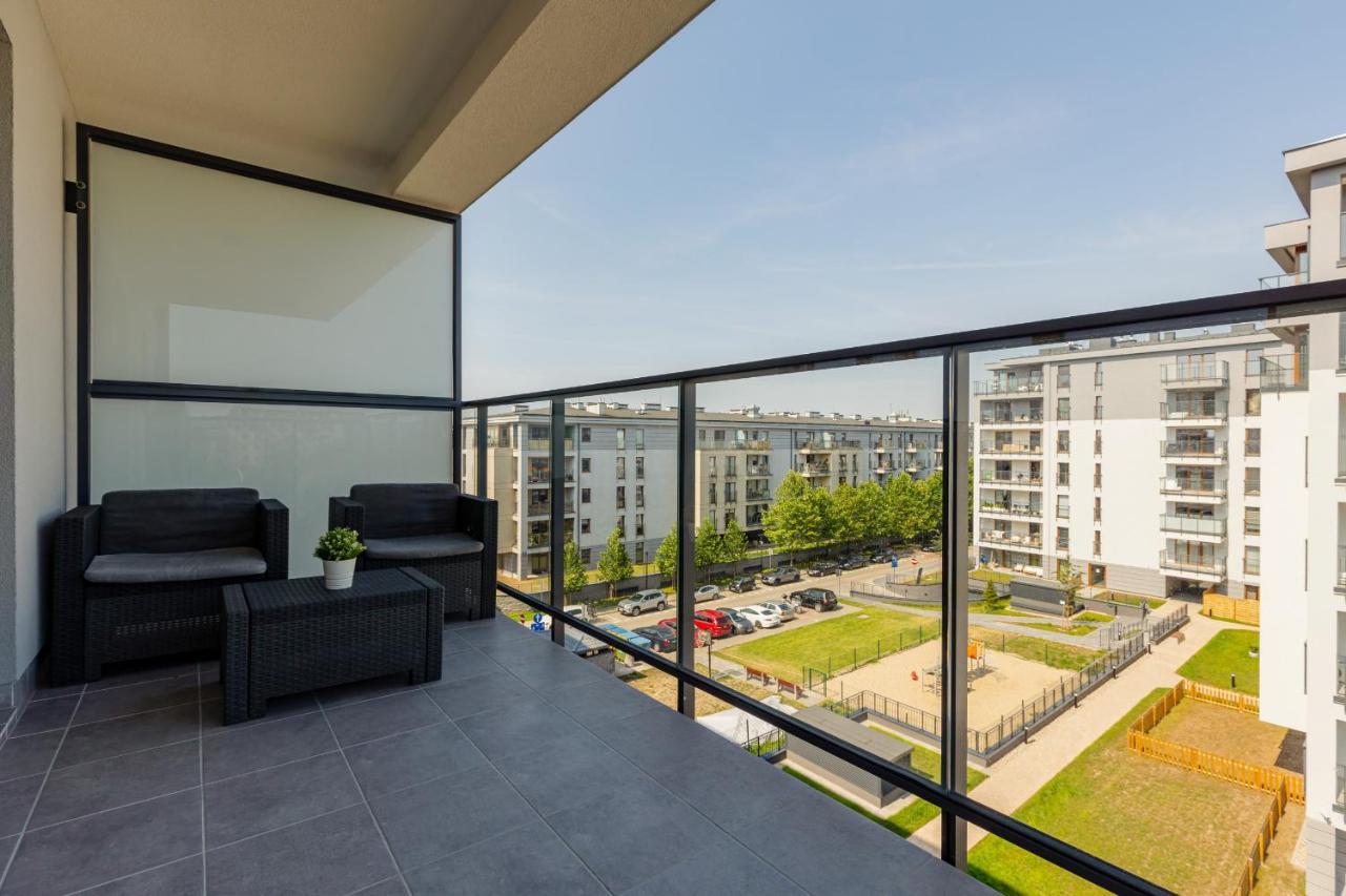 Ursus Sunny Studio For 4 Guests With Parking & Balcony By Noclegi Renters Varsó Kültér fotó